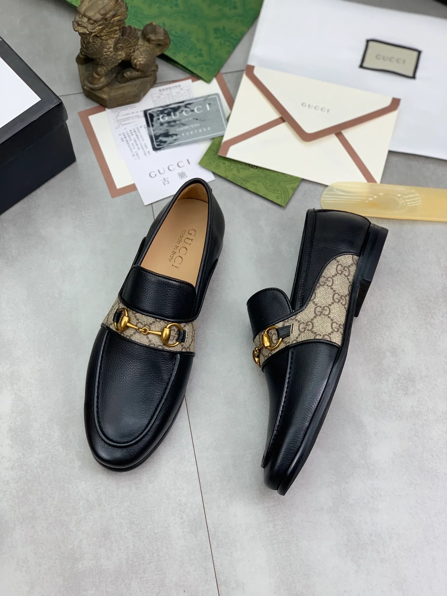 Men's shoes 💰P580 💰[New model] Genuine leather outsole series 🆘Water-dyed cow lining [GUCCI] Gucci leather shoes, top purchasing men's 2023 counters are on sale simultaneously, top-grade original calfskin imported from Italy ➕ first-layer cowhide lining) original factory special original sole, fine workmanship, impeccable 👍 You can go in and out of the counter at will; the real thing is super beautiful, code number: 38 to 45 black Brown 🉑️Choose a full set of packaging at the counter
